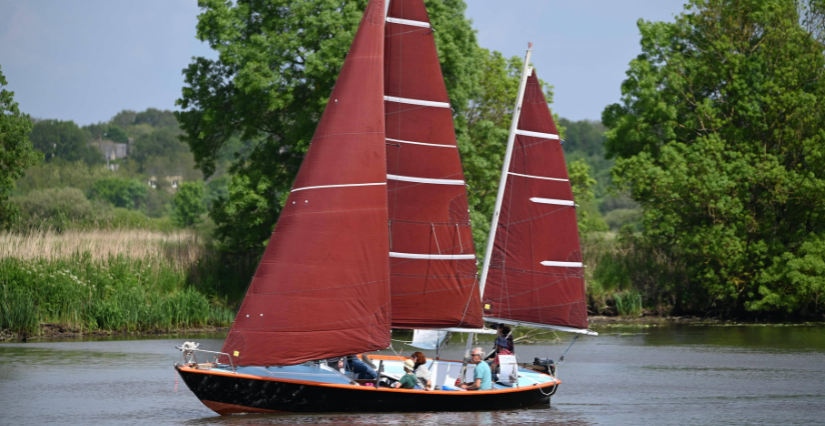 Une sortie en famille, ami(e), solo, sur un voilier à Sucé-sur-Erdre.