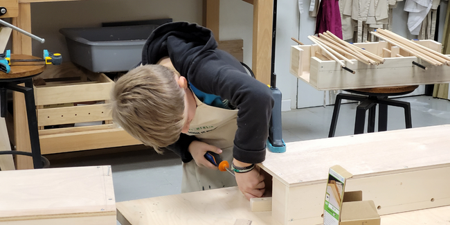 Ateliers de bricolage enfant : fabriquer une lampe au Leroy Merlin à Rezé