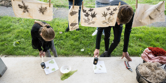 Atelier enfant "Couleurs des Plantes" au Site de l’abbatiale-Déas dans le cadre des "Rendez-vous aux jardins"