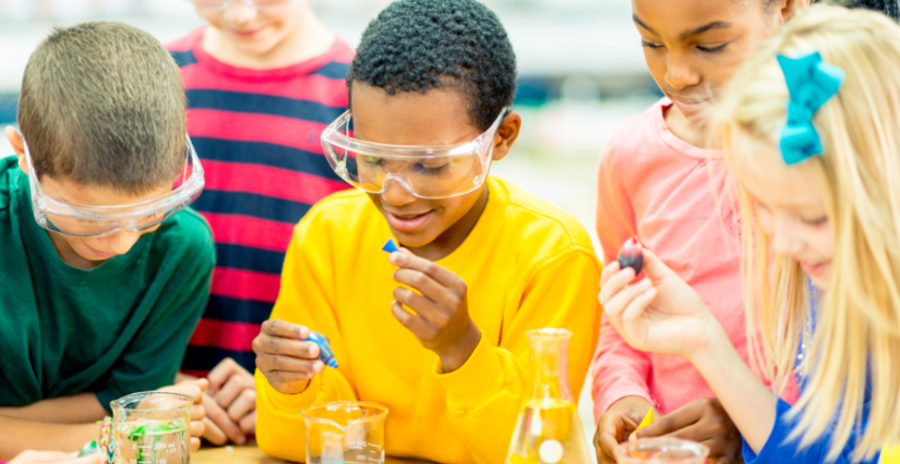 Ateliers les Minis «Chimie + Yoga», stage pour les 4-6 ans au Labo de la Chapelle-sur-Erdre